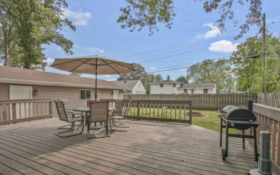 Building Photo - 1071 Kenwood St