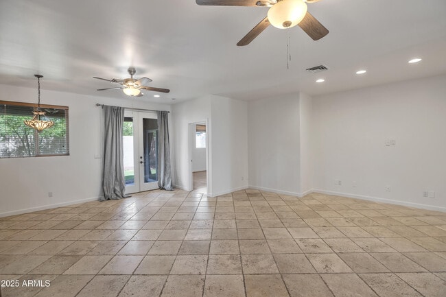 Building Photo - 4302 E Sells Dr