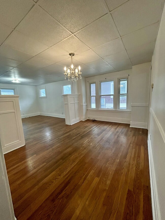 Building Photo - 810 Seeley Rd