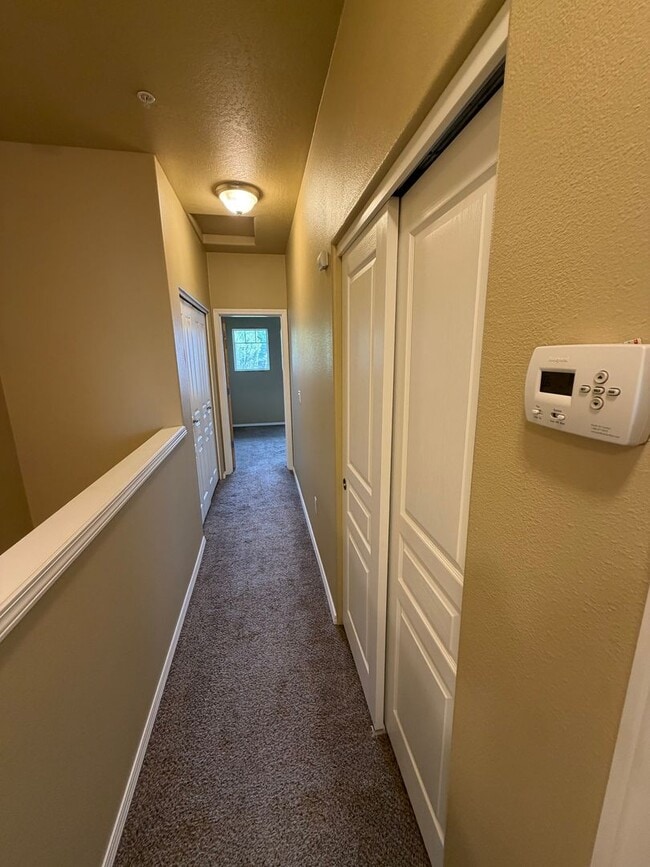 Building Photo - Modern Comfort Meets Easy Living in McKenzie Ridge Estates