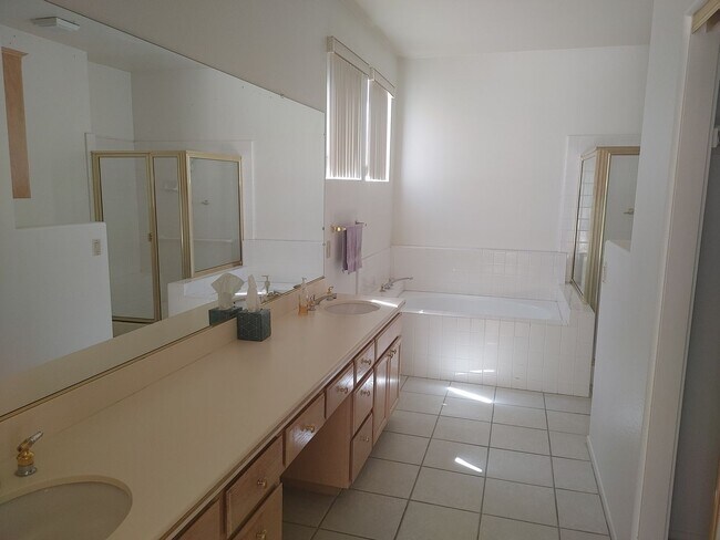 Building Photo - GOLF COURSE VIEW HOME AT THE COLONY - 55 P...