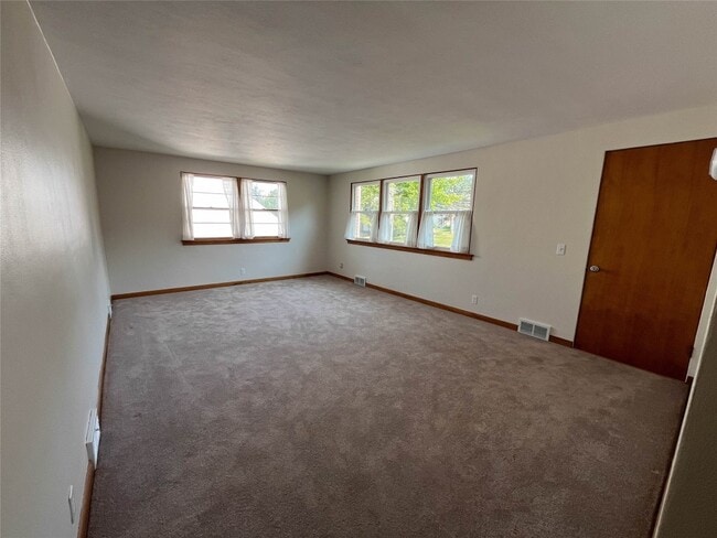 Building Photo - 3011 Country Club Rd