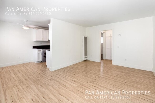 Building Photo - 5136 E Livingston Dr