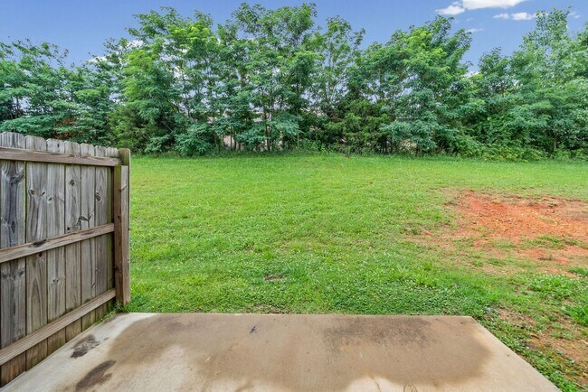 Building Photo - 148 Center Pointe Dr