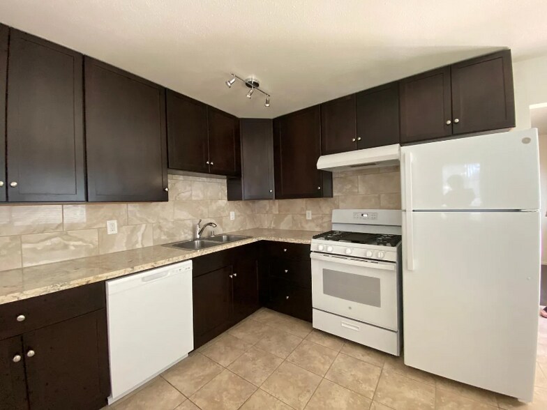 Building Photo - 775 Leonard St