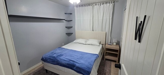 Building Photo - 624 S Vaughn Ave