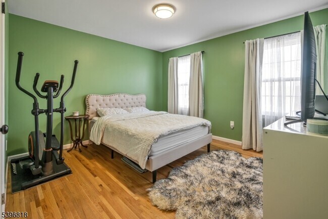 Building Photo - 18 Lisa Dr