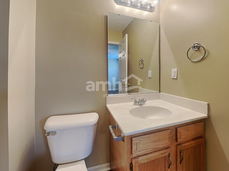 Building Photo - 627 Oak Forge Pl