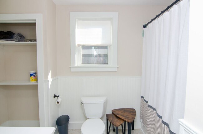 Building Photo - Beautiful home in Hillsboro Village