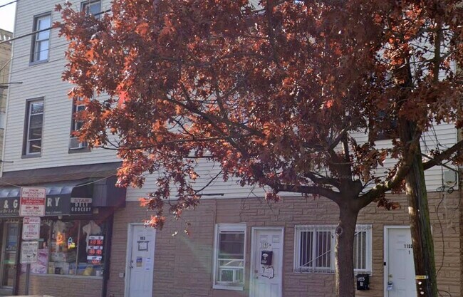 Building Photo - 1155 Summit Ave