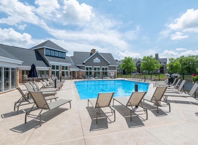 Large outdoor pool - 6165 Chasewood Pky