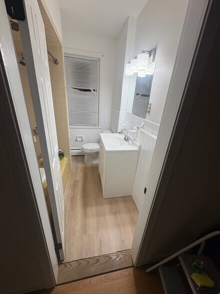 Building Photo - 18 Allendale Ave