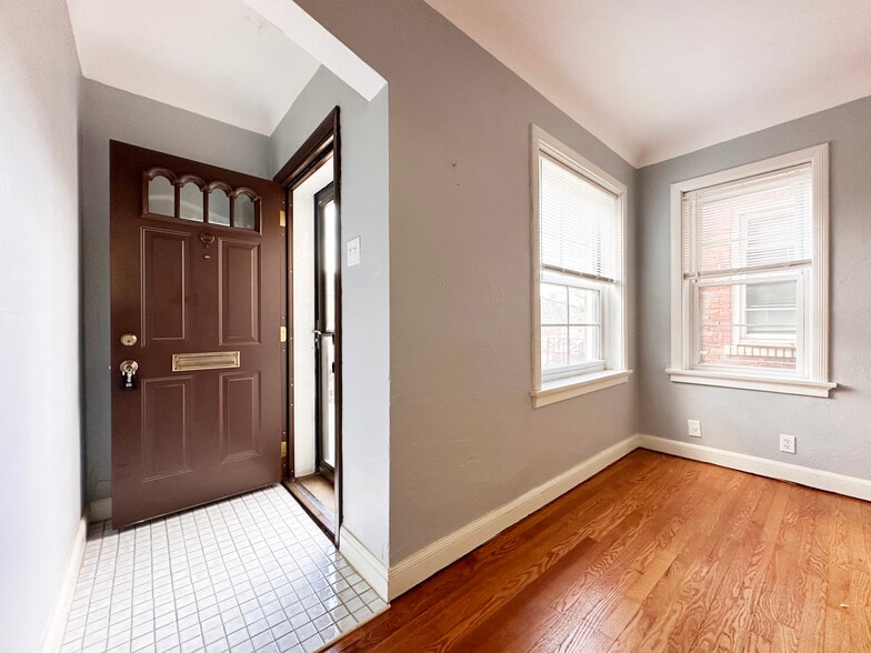 Building Photo - 5816 Mardel Ave