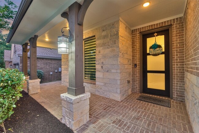 Building Photo - 407 Tulip Tree Ct