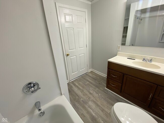 Building Photo - 410 N 20th Ave