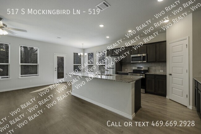 Building Photo - 517 S Mockingbird Ln