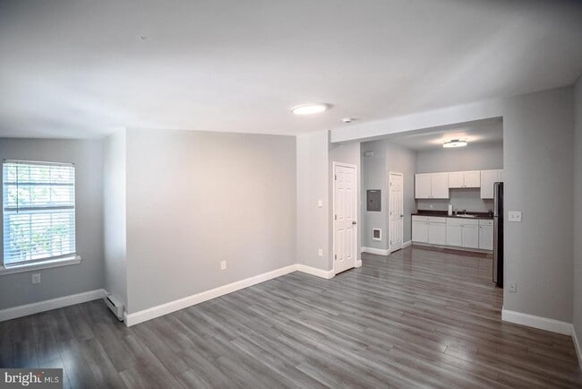 Building Photo - 419 Woodward St