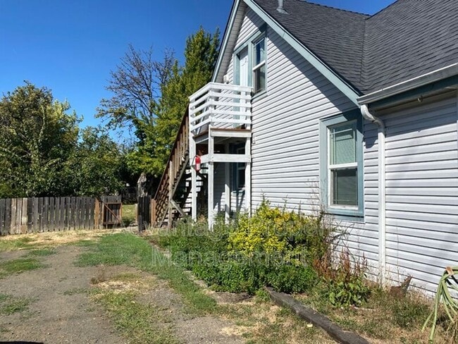 Building Photo - 2613 NW Grant Ave
