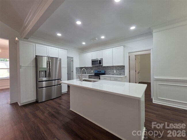 Building Photo - 595 Foxwood Dr SE