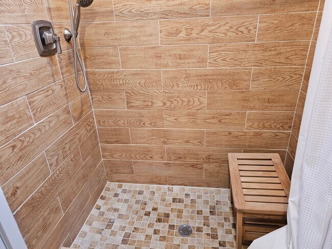 Building Photo - Furnished Waterfront Bungalow with Pool Ac...