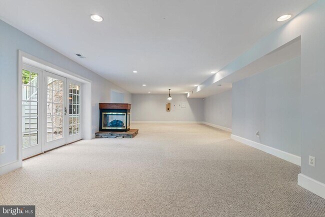 Building Photo - 45105 Mill Creek Way