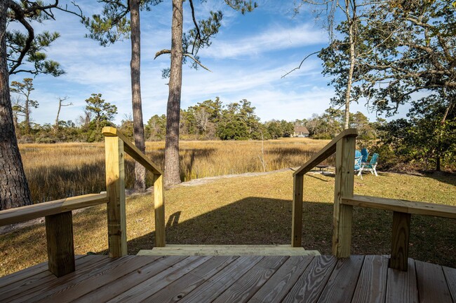 Building Photo - Marsh View Beaufort Home Available Now
