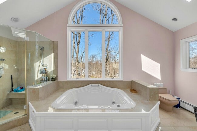 Building Photo - 181 Upper Saddle River Rd