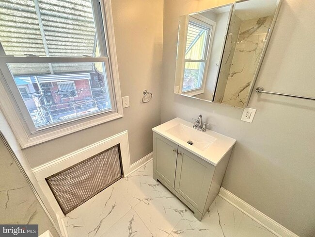 Building Photo - 2038 Dorrance St