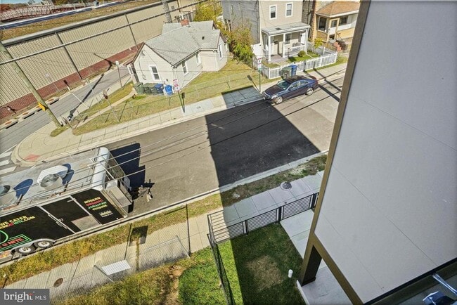 Building Photo - 4421 Kane Pl NE