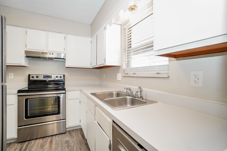 Building Photo - 7609 Penwood Pl