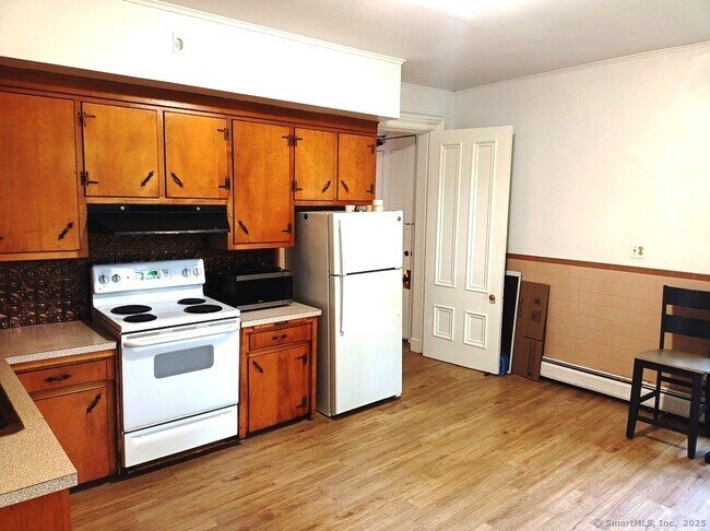 Building Photo - 68 Pleasant St