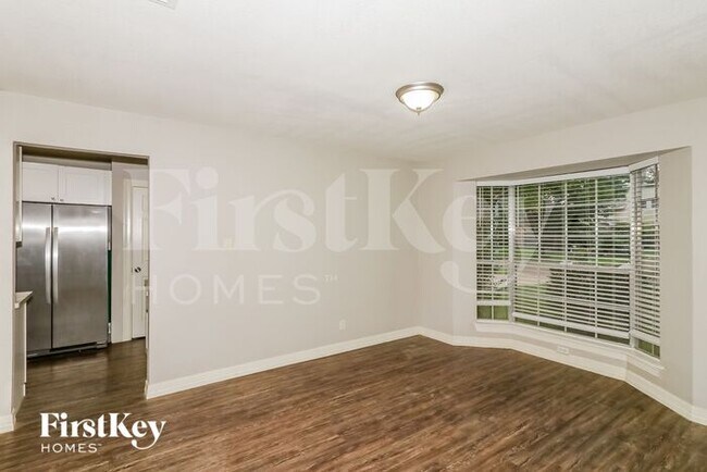 Building Photo - 15631 Cascade Point Dr