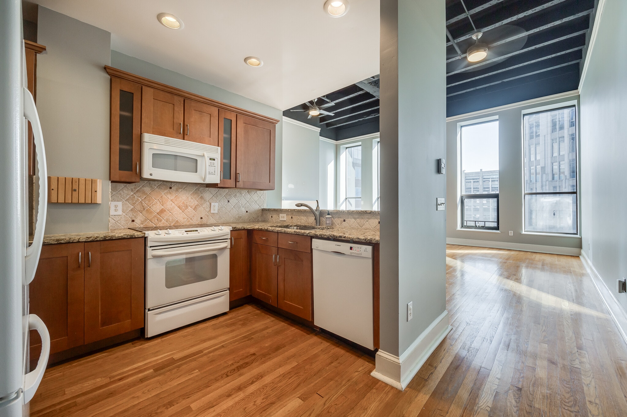 Building Photo - 127 N Tryon St