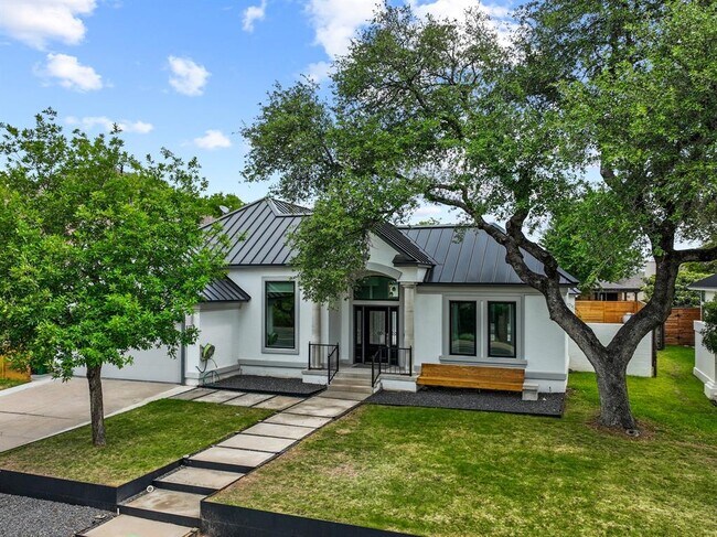 Building Photo - 9309 Bluegrass Dr