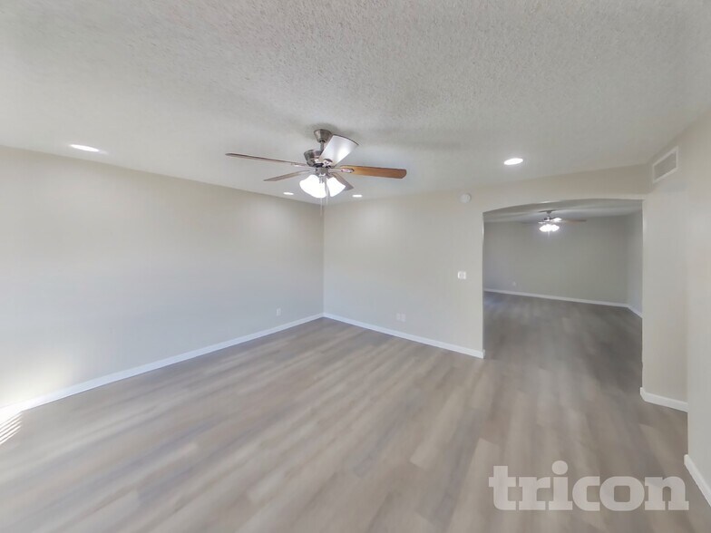 Building Photo - 5328 W Seldon Ln