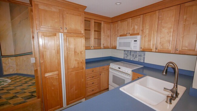 Building Photo - Coastal Charm in Ocean Beach – Loma Pacific Condo - Large Ground Level One Bedroom