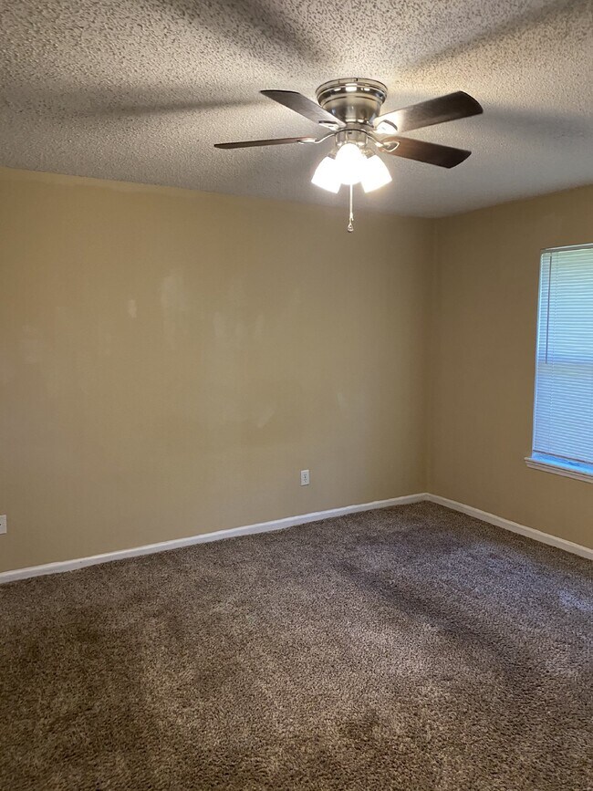 Building Photo - FOR RENT:  Charming 3-Bedroom Home with Sp...