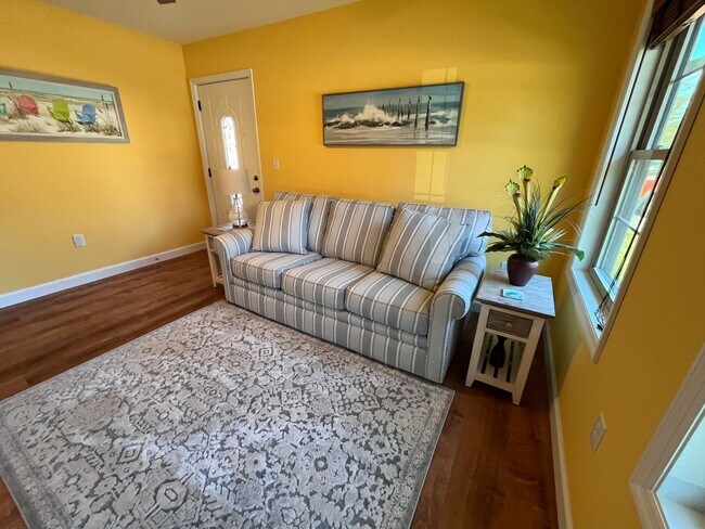 Building Photo - Furnished 2 Bedroom Duplex, Utilities Included, Available August 2026 Through May 2027!