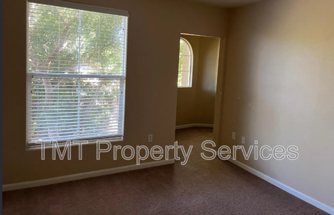 Building Photo - 5350 Dunlay Dr