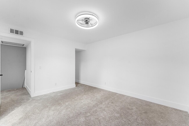 Building Photo - 3007 San Clara Dr