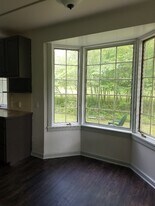 Building Photo - 115 Llenroc Ct