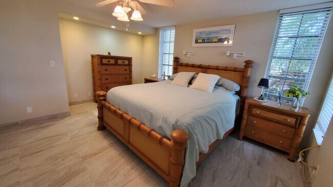Building Photo - 3800 Oaks Clubhouse Dr