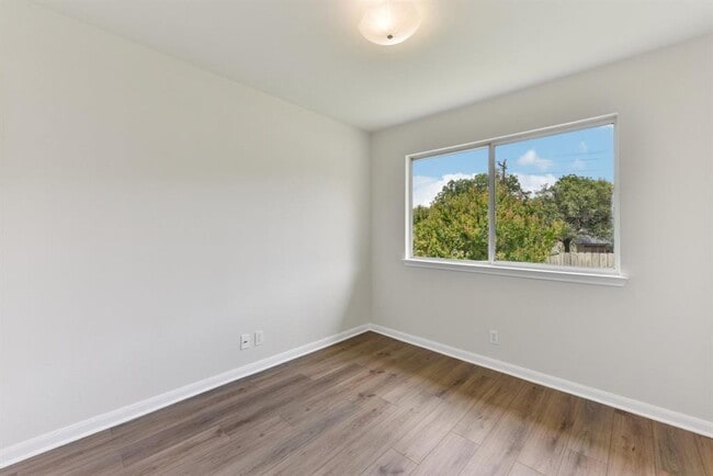 Building Photo - 906 Jasmine Trail