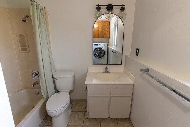 Building Photo - 1132 S Amaya Ave