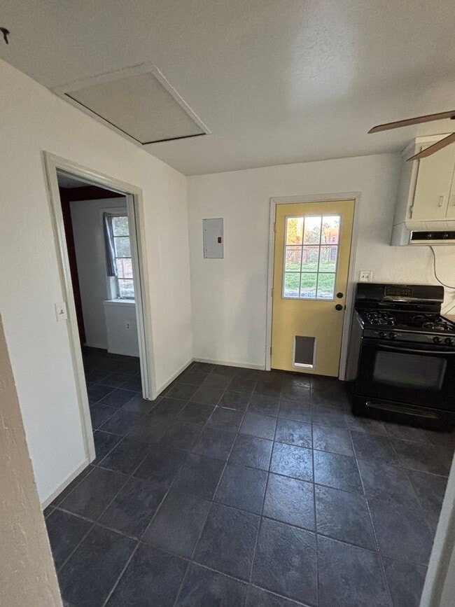 Building Photo - House: 2 Bedroom / 1 Bathroom - Auburn (COMING SOON!!)