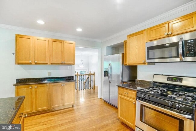 Building Photo - 9821 Hampton Ln