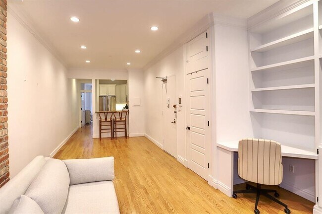 Building Photo - 1122 Hudson St
