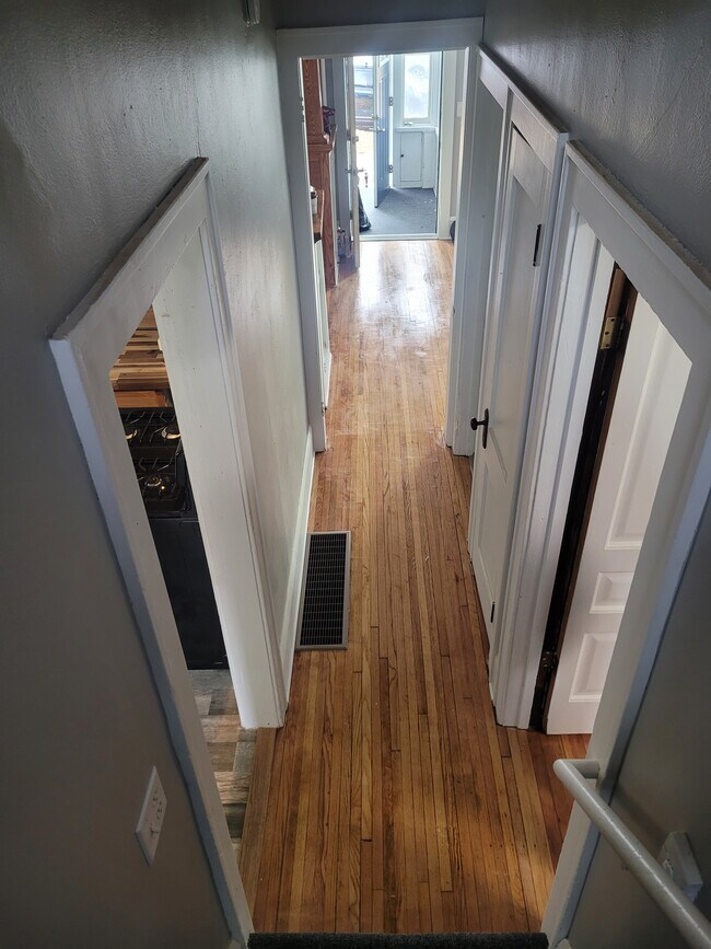 Building Photo - Perfect Family Home!