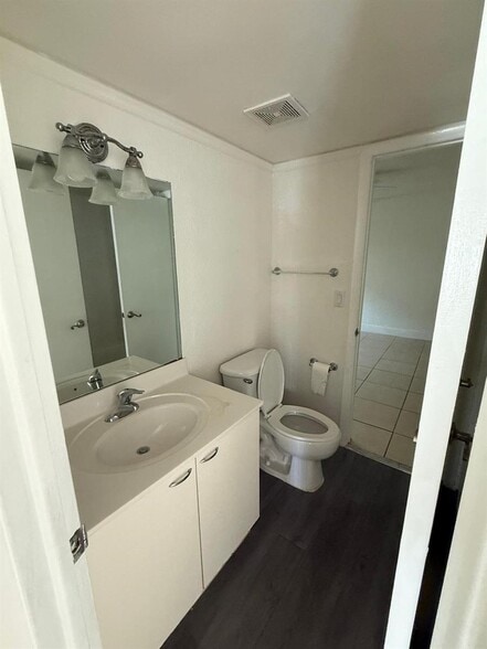 Building Photo - 4255 N University Dr