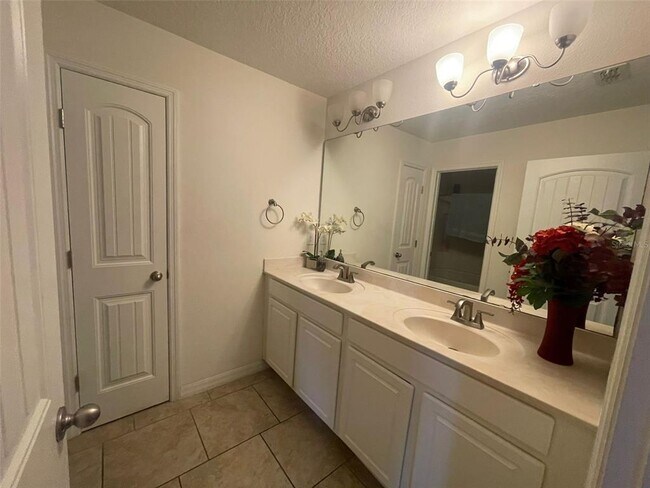 Building Photo - 2342 Beacon Landing Cir